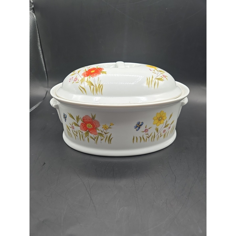 Country Flowers by Andrea- 2 Quart Casserole dish with  lid - Vintage 9298
